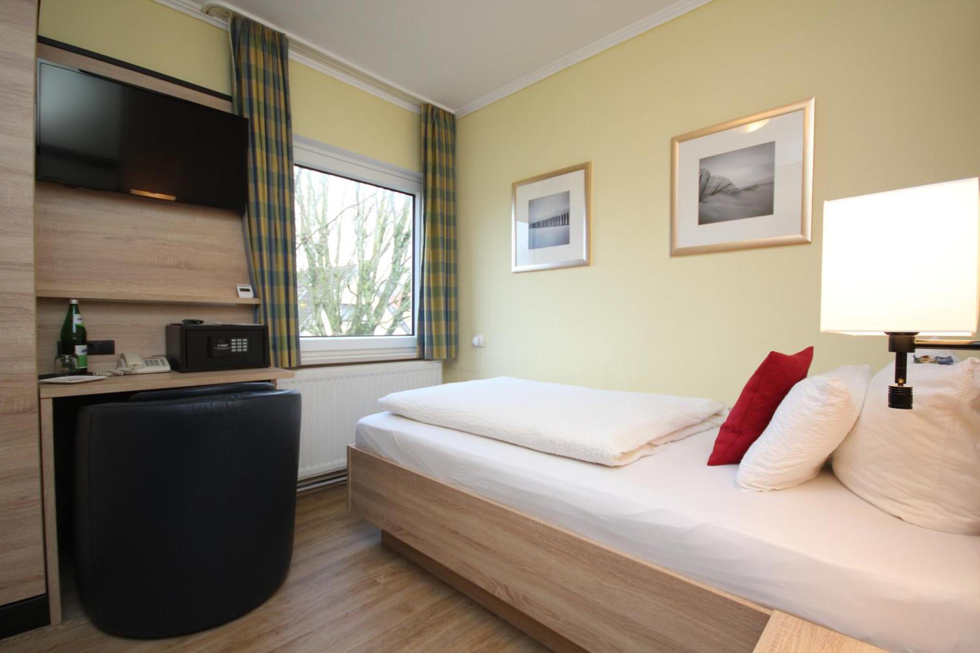 Hotel Morgensonne Garni Busum Bagian luar foto
